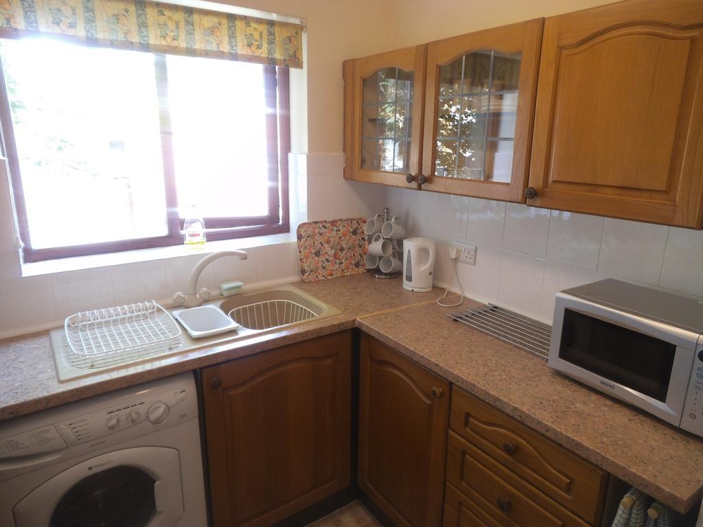 Quayside Close Holiday Apartments Poole Oda fotoğraf